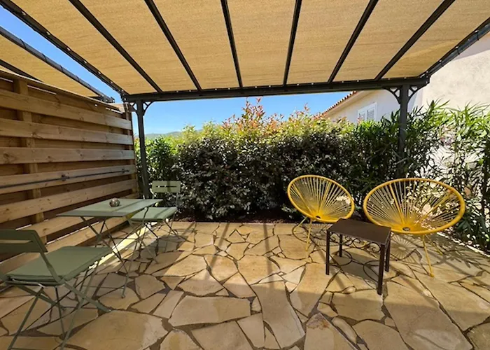 Patios Di Pruno Melo Figari (Corsica)